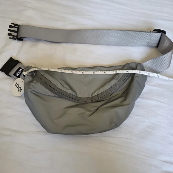 LOQI Metallic Gray Reflective Belt Bag NWT - Picture 9 of 11